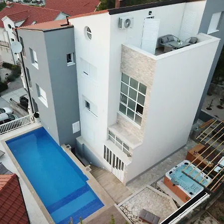 Pepa بودْسْتغانا